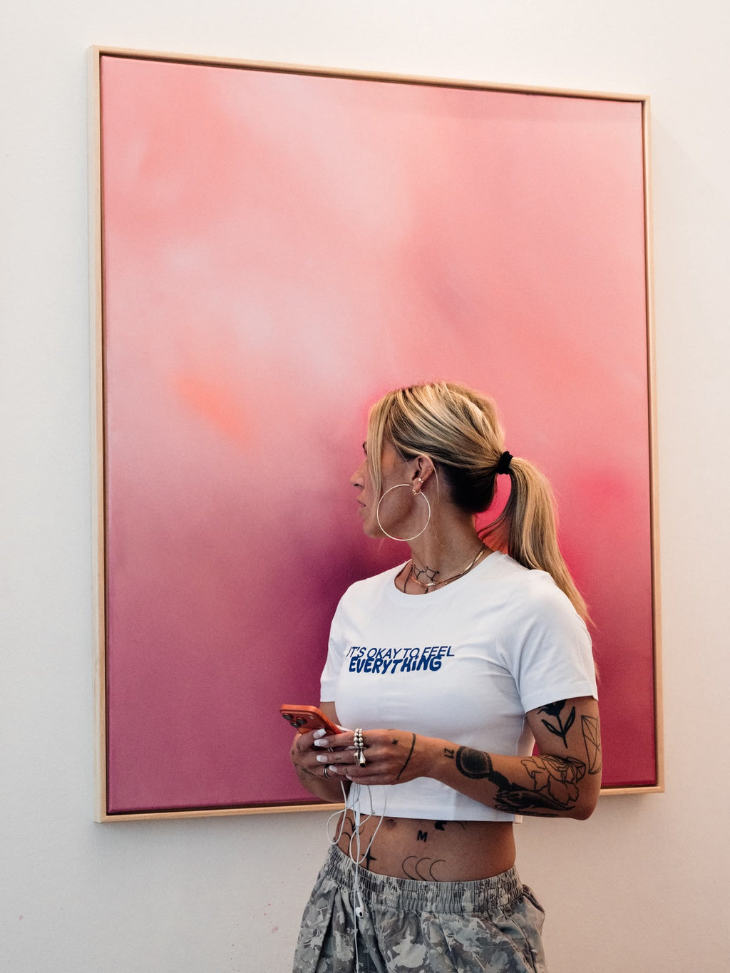 it’s okay to feel everything - baby tee - limitiert