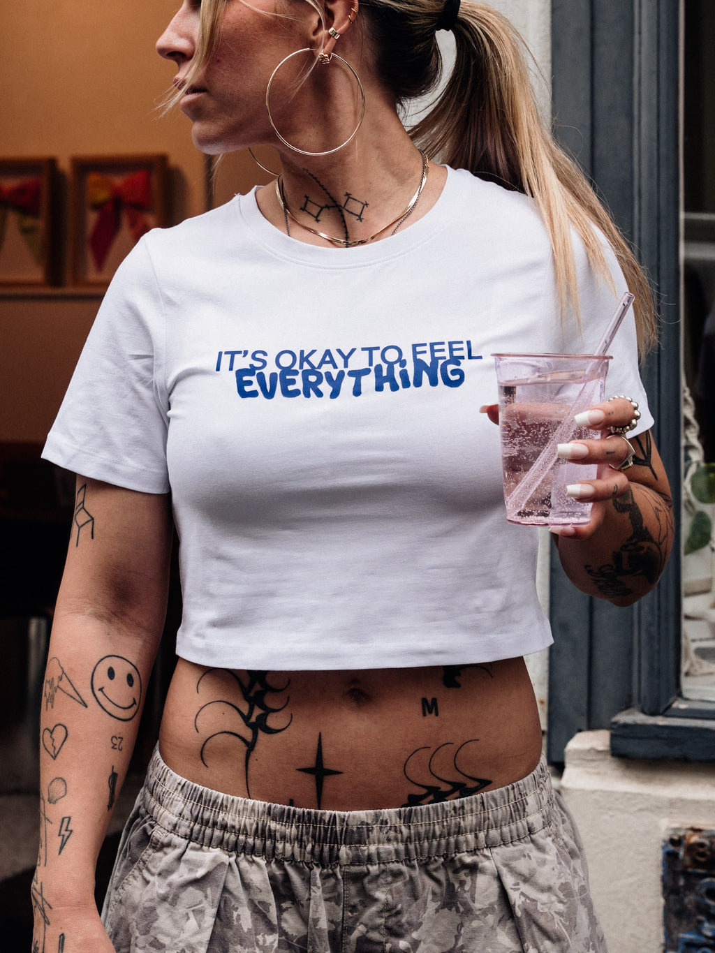 it’s okay to feel everything - baby tee - limitiert