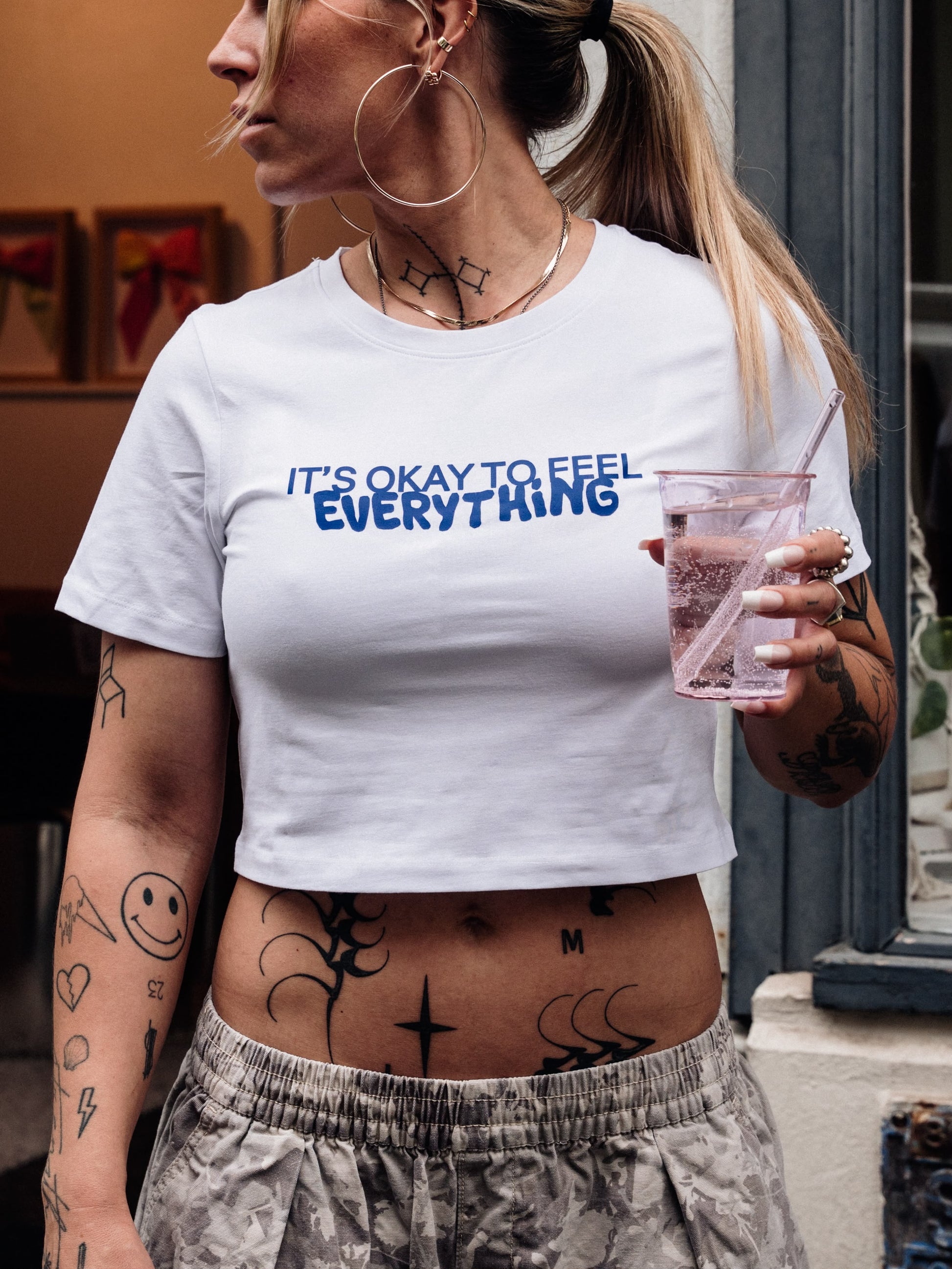 it’s okay to feel everything - baby tee - limitiert