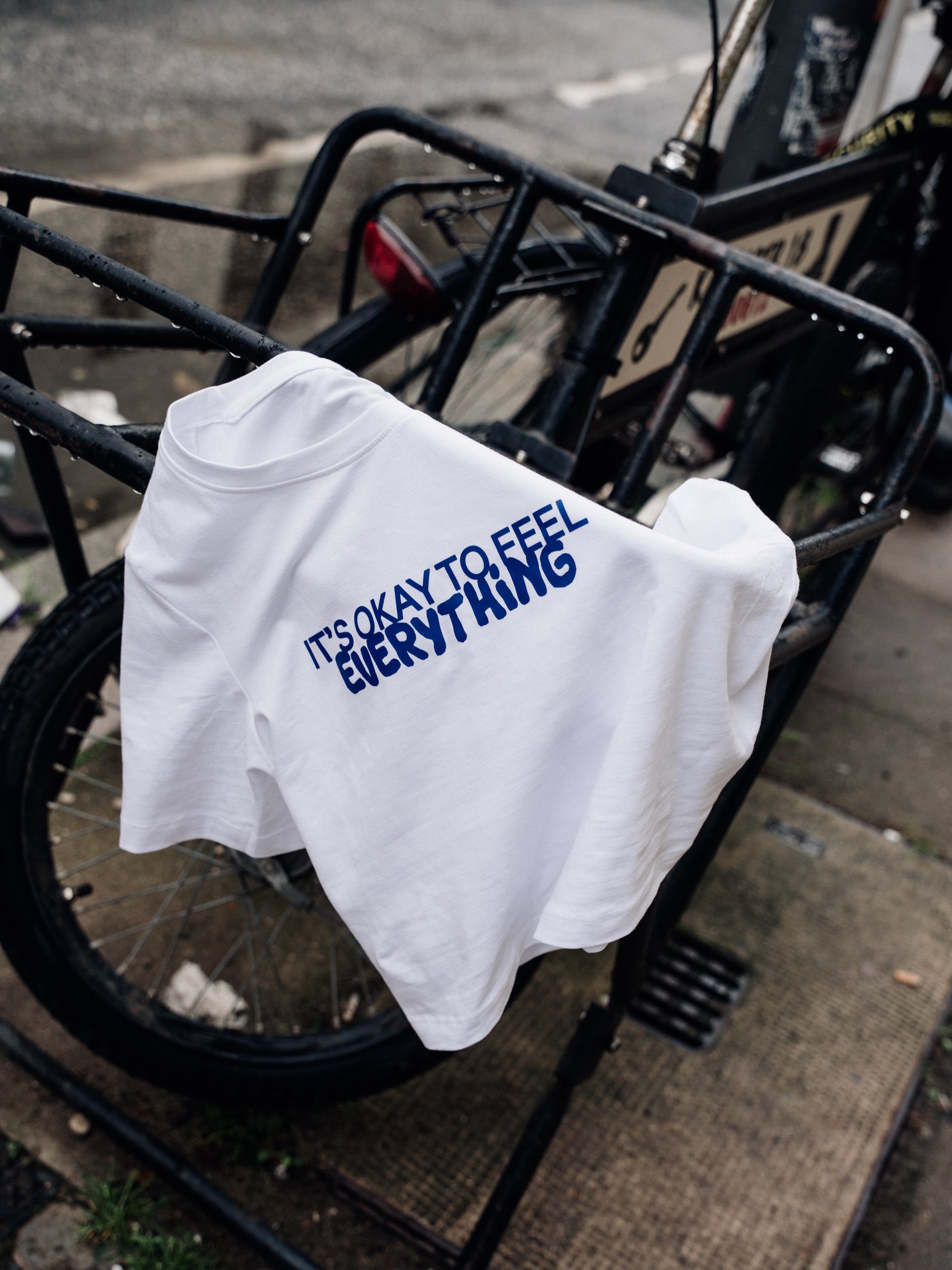 it’s okay to feel everything - baby tee - limitiert